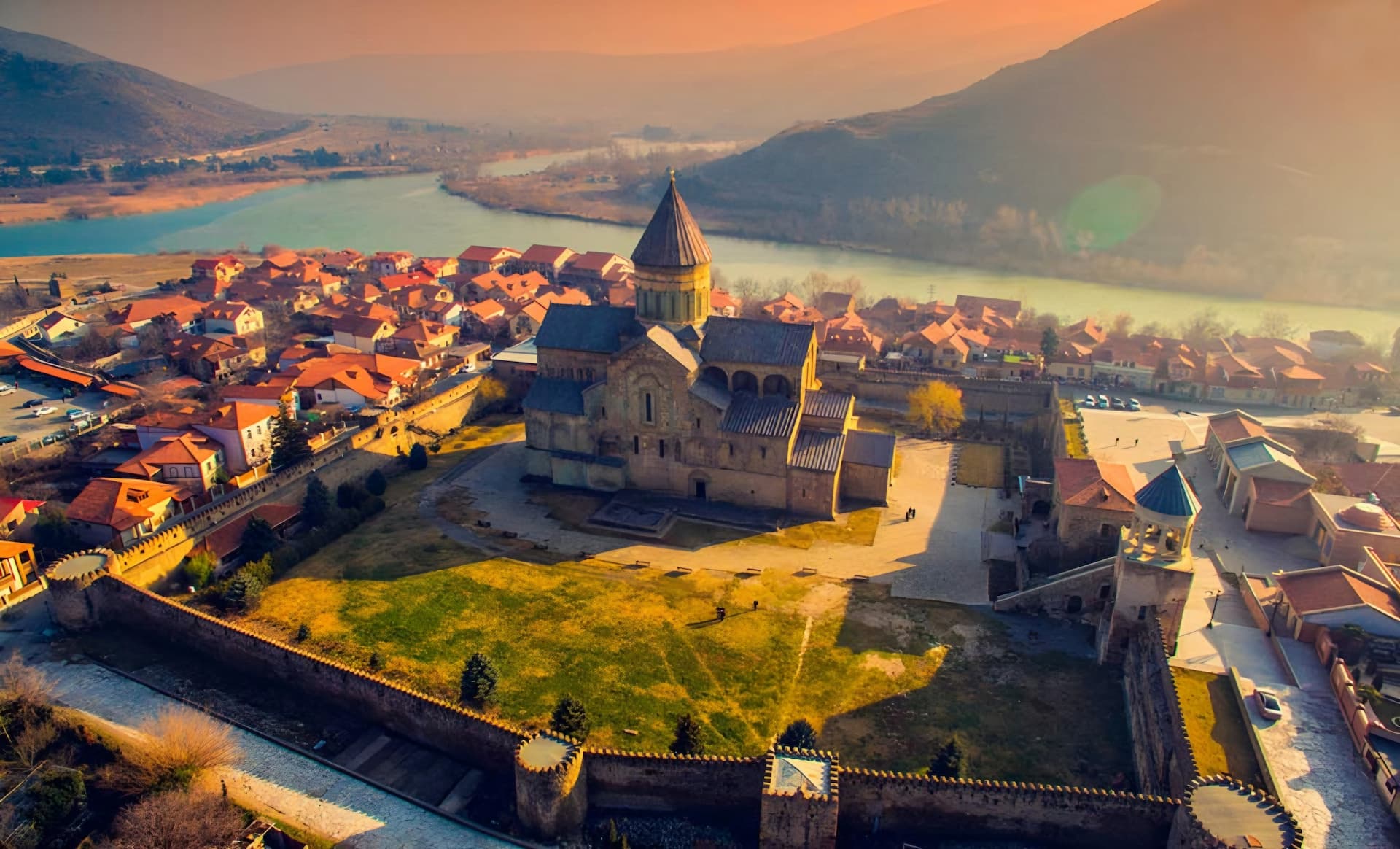 Mtskheta ، دير Jvari ، متحف ستالين ، و Uplistikhe Cave City