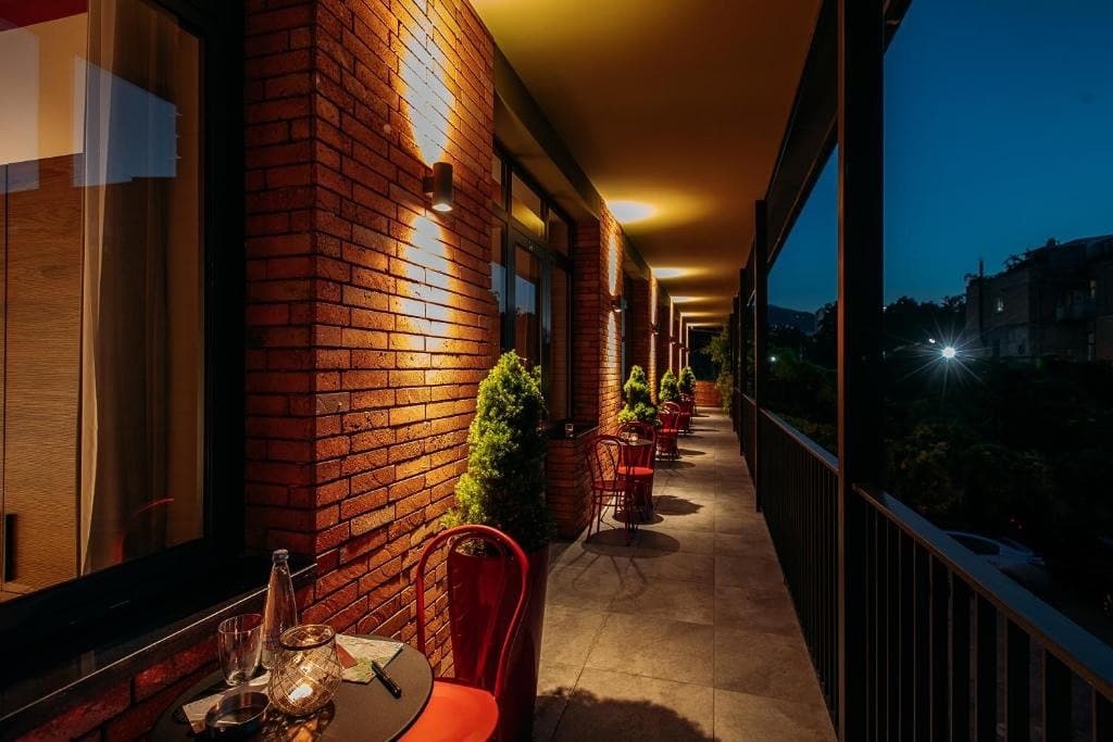 1758278216402-304719272