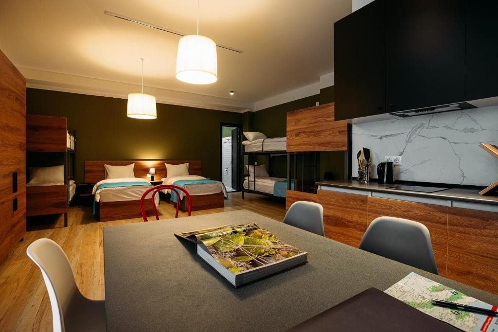 1758278216402-304719350