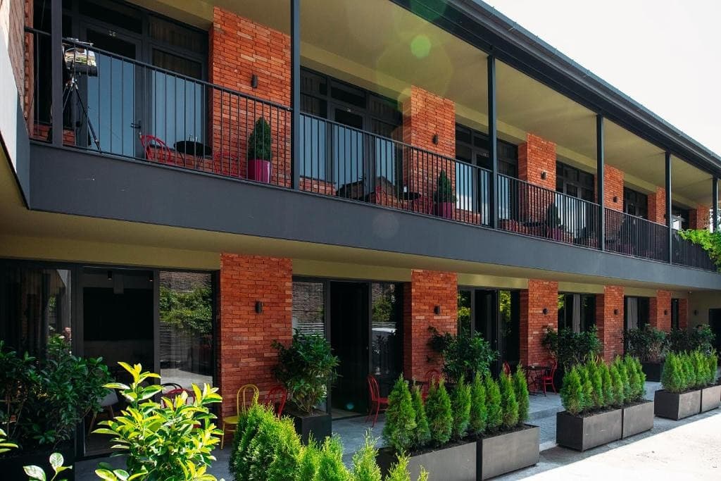 1758278216402-304719386