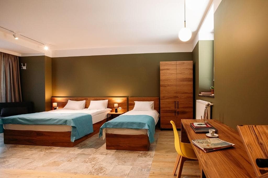 1758278216402-304719426