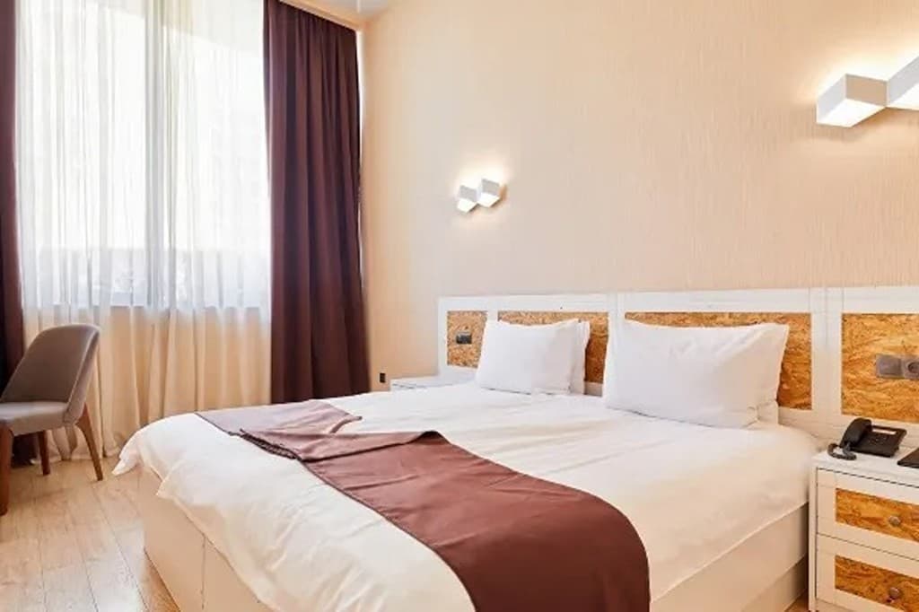 1758279440145-0221r12000cz7adbpDC4A_R_600_400_R5