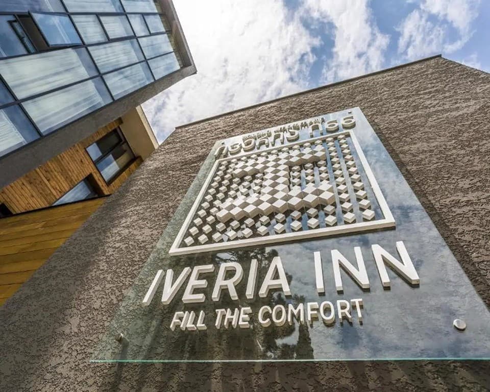 1758279440146-b9aea376c3993cd5