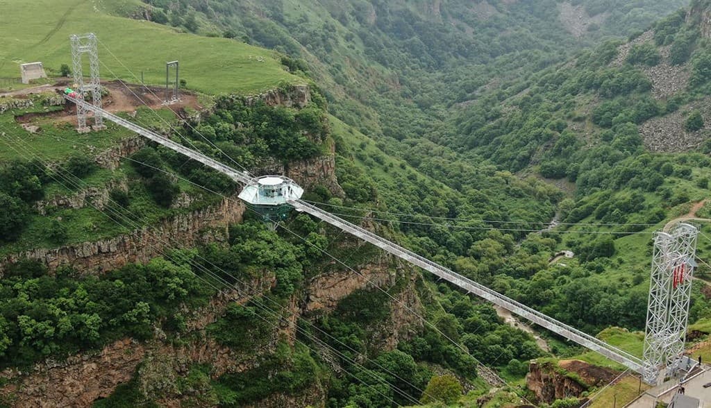 1773224822842-220617094737-02-glass-bridge-dashbashi-canyon