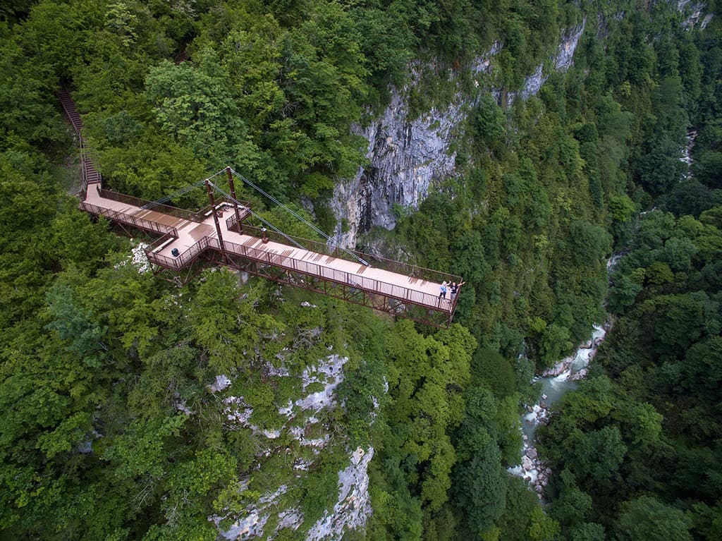 1774689553930-6564654